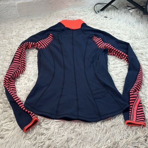 Lululemon Run: U-Turn Pullover Light Flare / Inkwell / Classic Stripe Light Flar - Picture 6 of 7